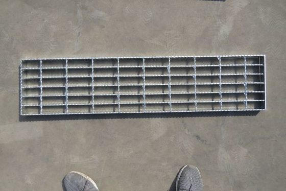 Stopnie schodowe z rusztu stalowego T1 30 mm Skok belki nośnej