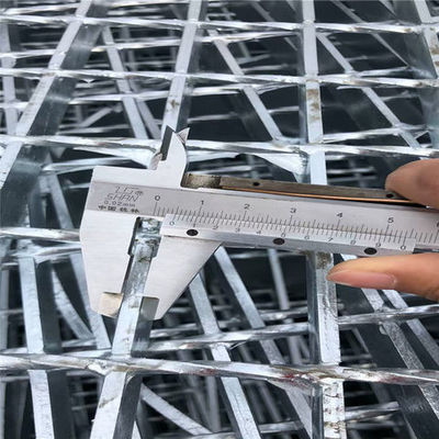 Stal węglowa Q235 Zinc Metal Grid Flooring, HDP ocynkowana stalowa krata o dużej wytrzymałości