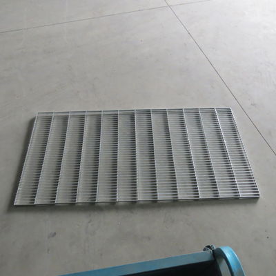 Niestandardowa krata podłogowa z kurczaka z metalową siatką na wybiegu