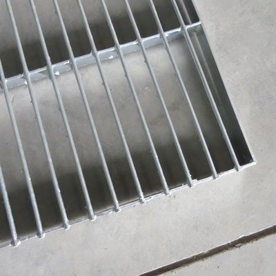 Niestandardowa krata podłogowa z kurczaka z metalową siatką na wybiegu